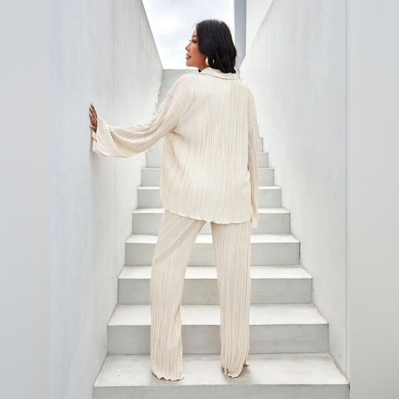 Button Front Lettuce Trim Shirt & Flare Leg Pants With Bra - Picture 4 of 6